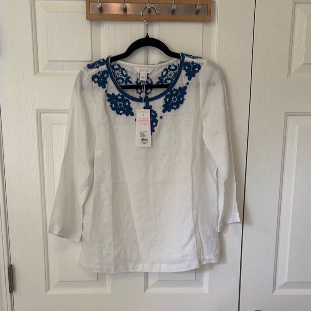 Brand new Lilly Pulitzer linen Embroidered White and Blue Women's Top